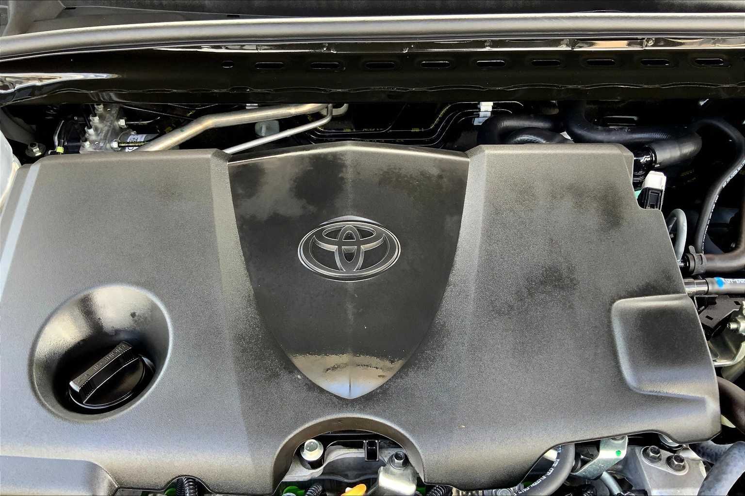 Used 2024 Ice Cap Toyota SE image 31