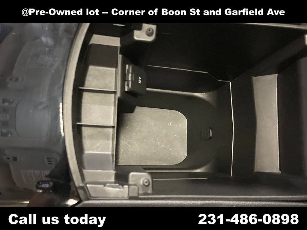 Used 2018 Gray Ford SEL image 25