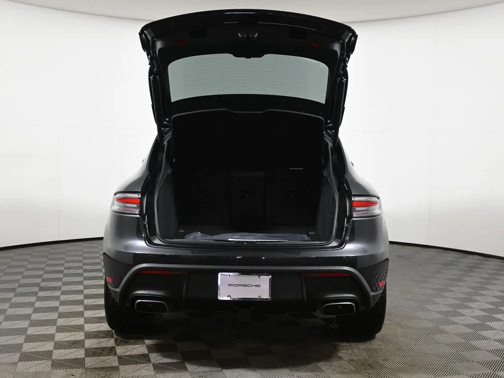 2026 Porsche Macan T - Photo 43