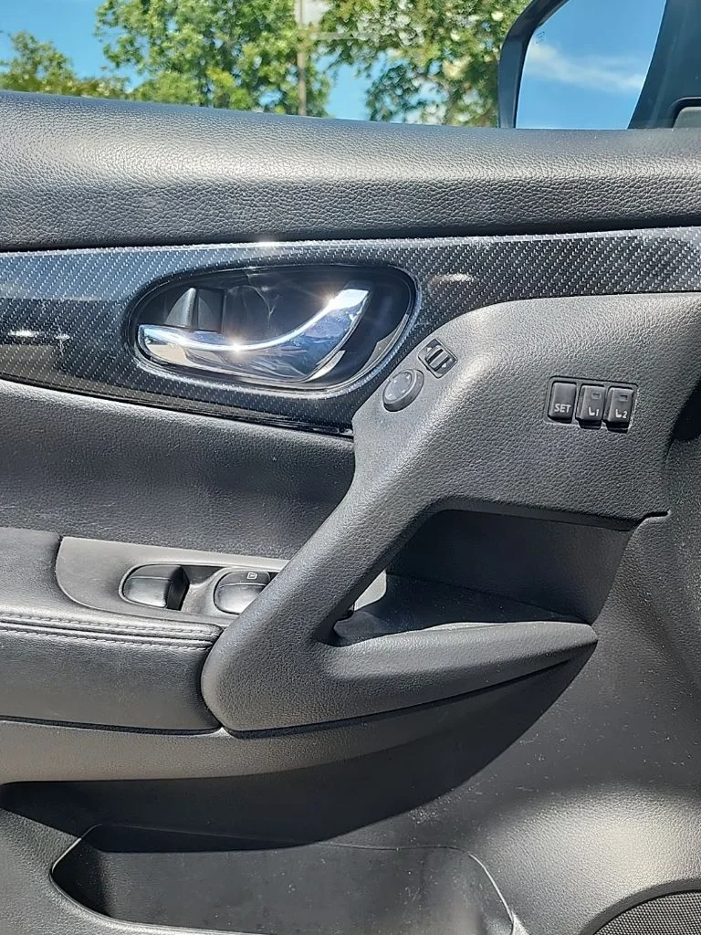 Used 2018 Gray Nissan SL image 11