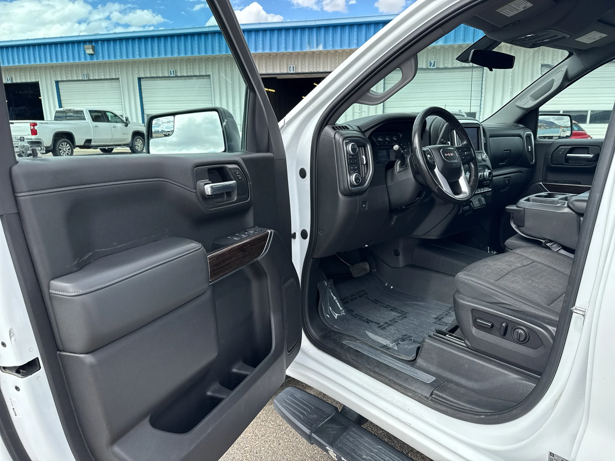 Used 2020 SUMMIT WHITE GMC Elevation image 10