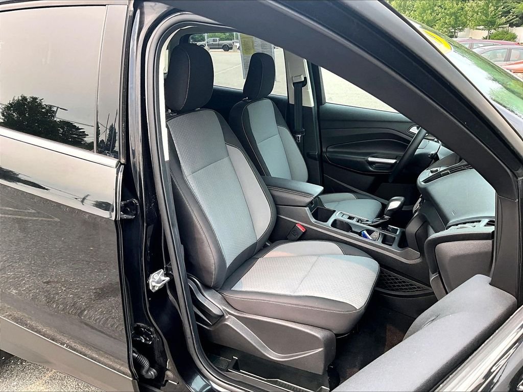 Used 2019 Black Ford SE image 11