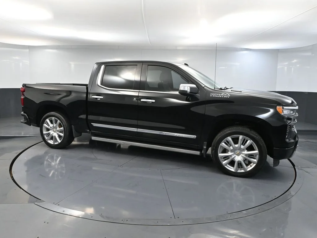 Used 2023 Black Chevrolet High Country image 3