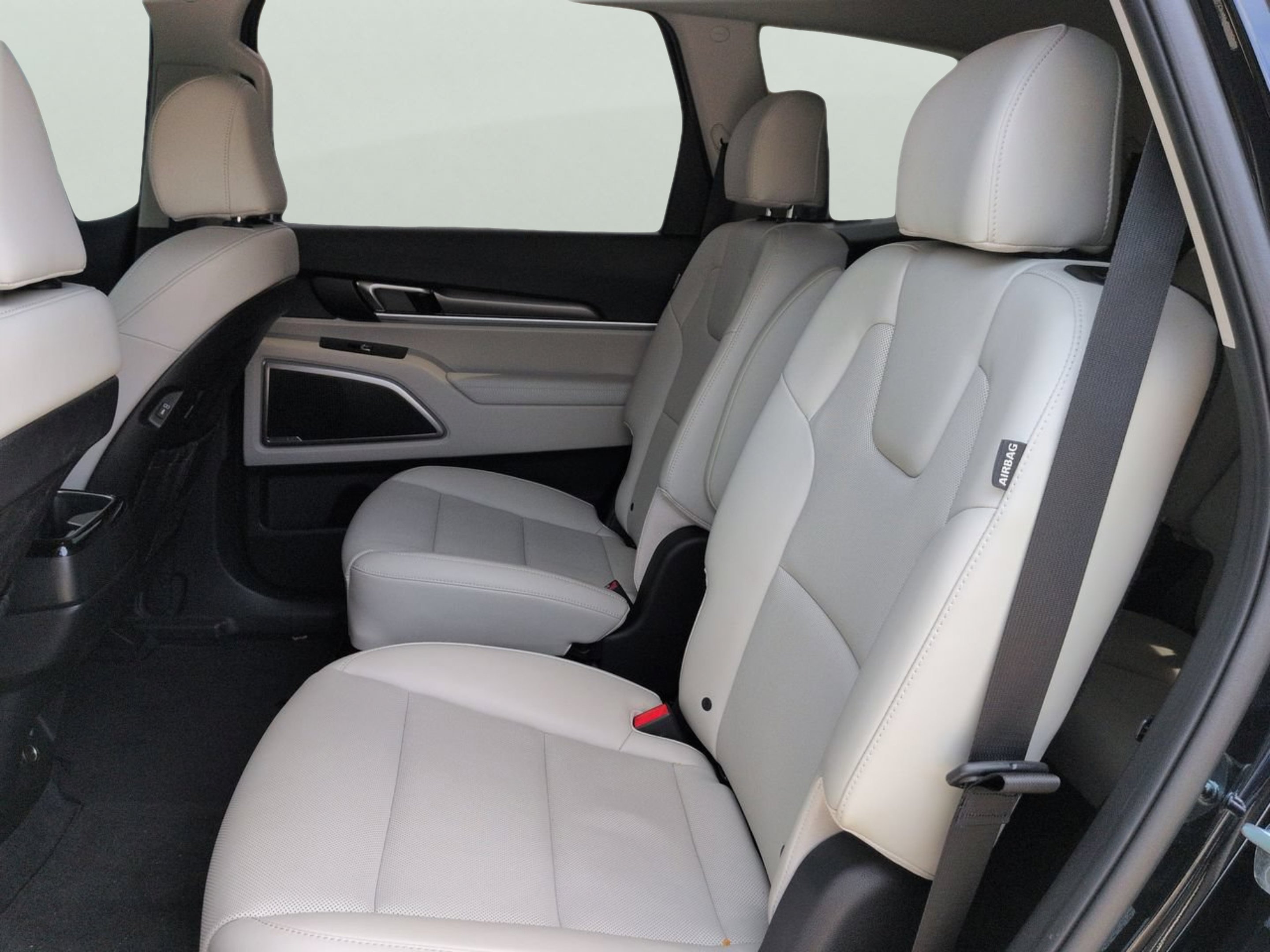 Certified Used 2025 Ebony Black Kia S image 13