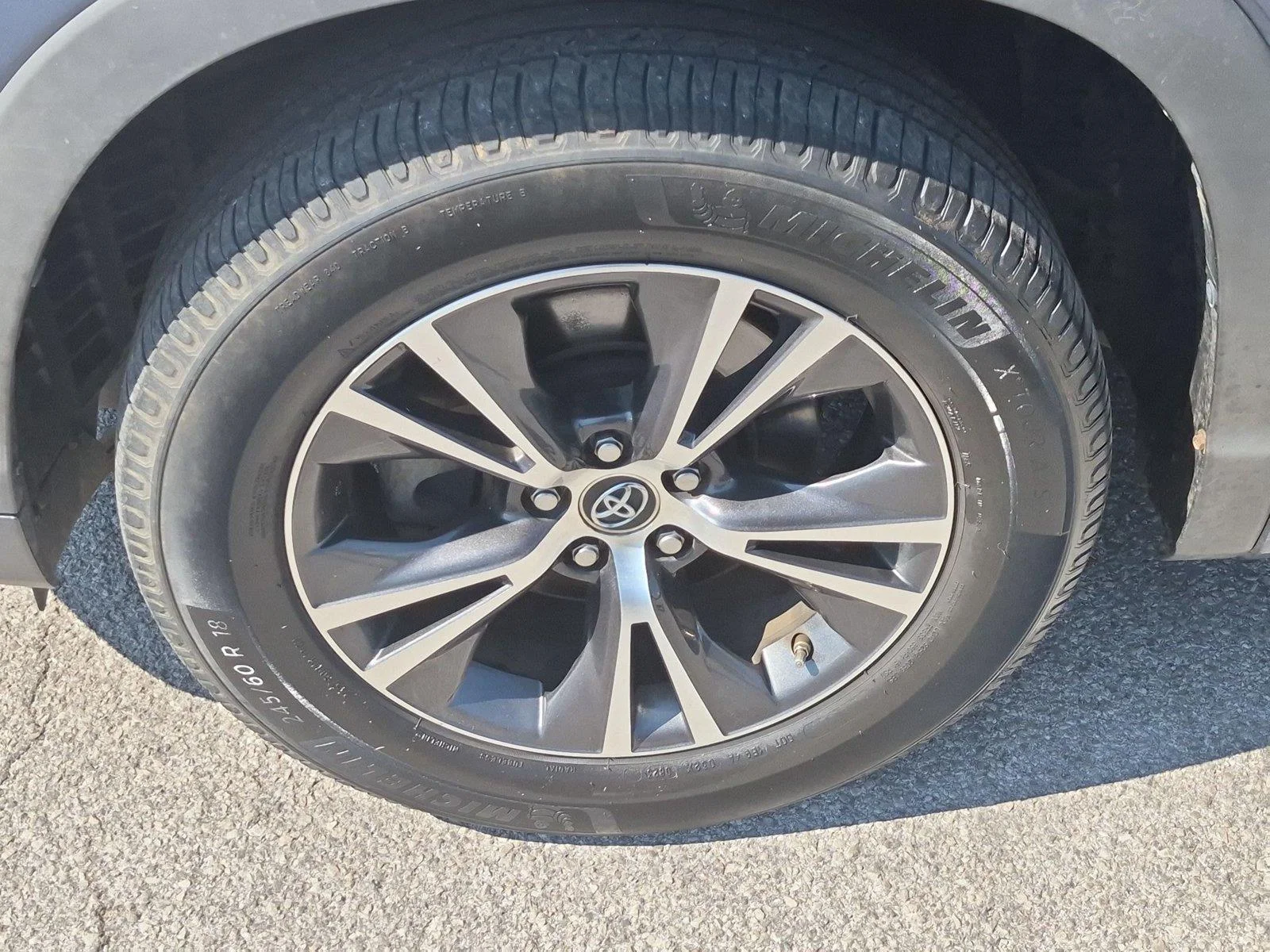 Used 2016 Shoreline Blue Pearl Toyota XLE image 10