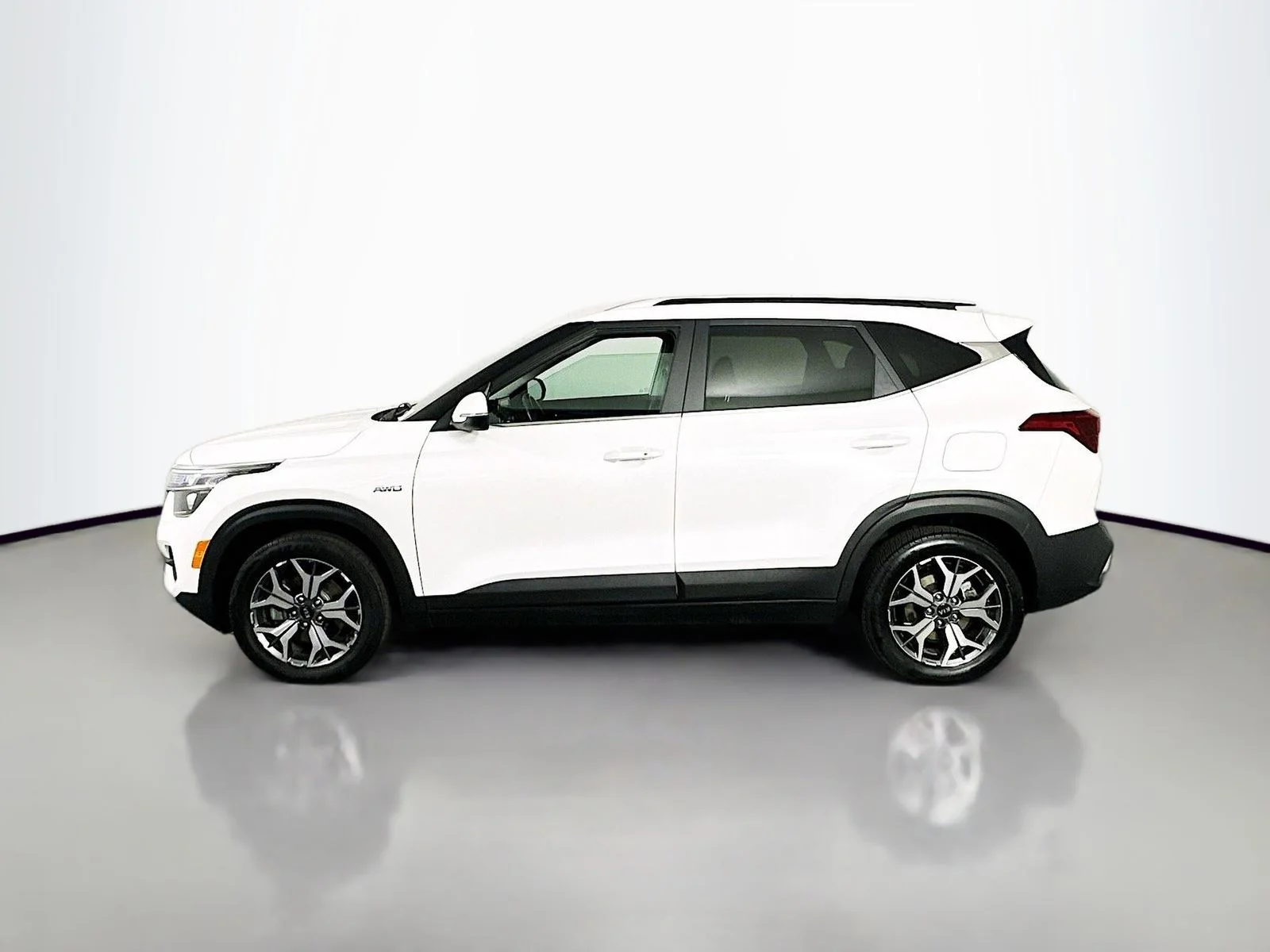 Used 2021 Snow White Pearl Kia EX image 4