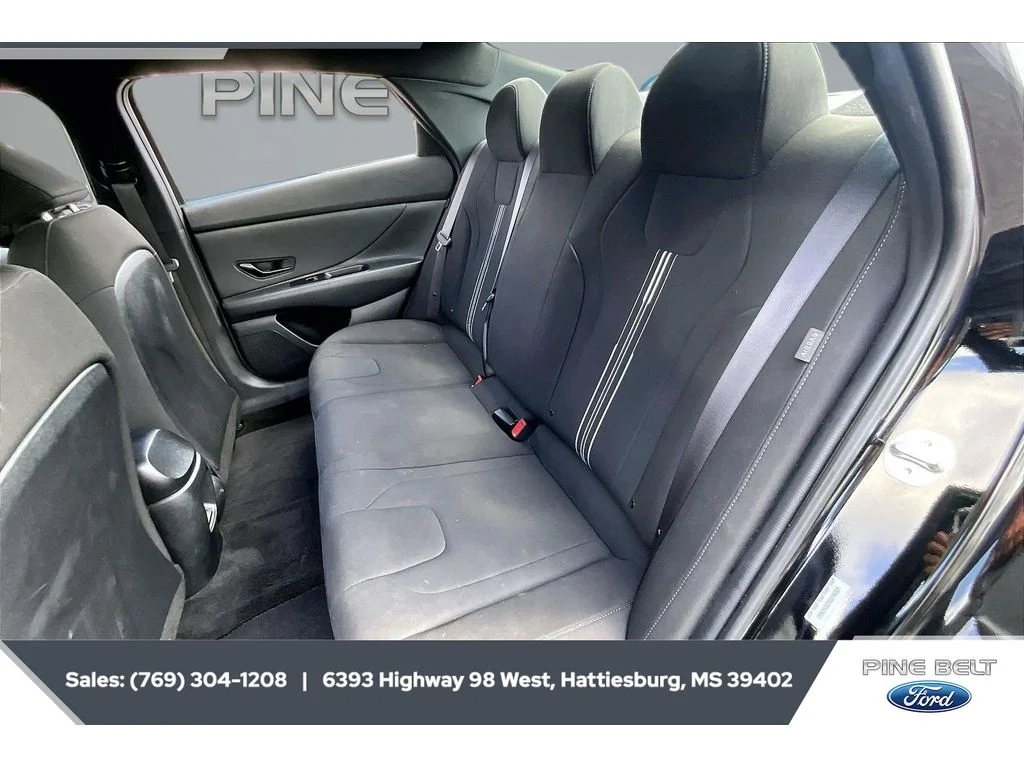 Used 2025 Abyss Black Hyundai SEL Sport image 19