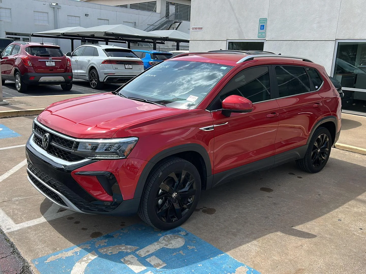 2024 Volkswagen Taos 1.5T SE's photo