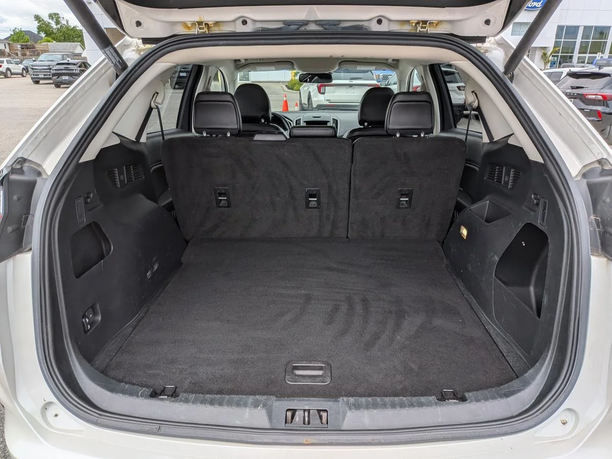 Used 2019 White Ford Sel Awd image 7