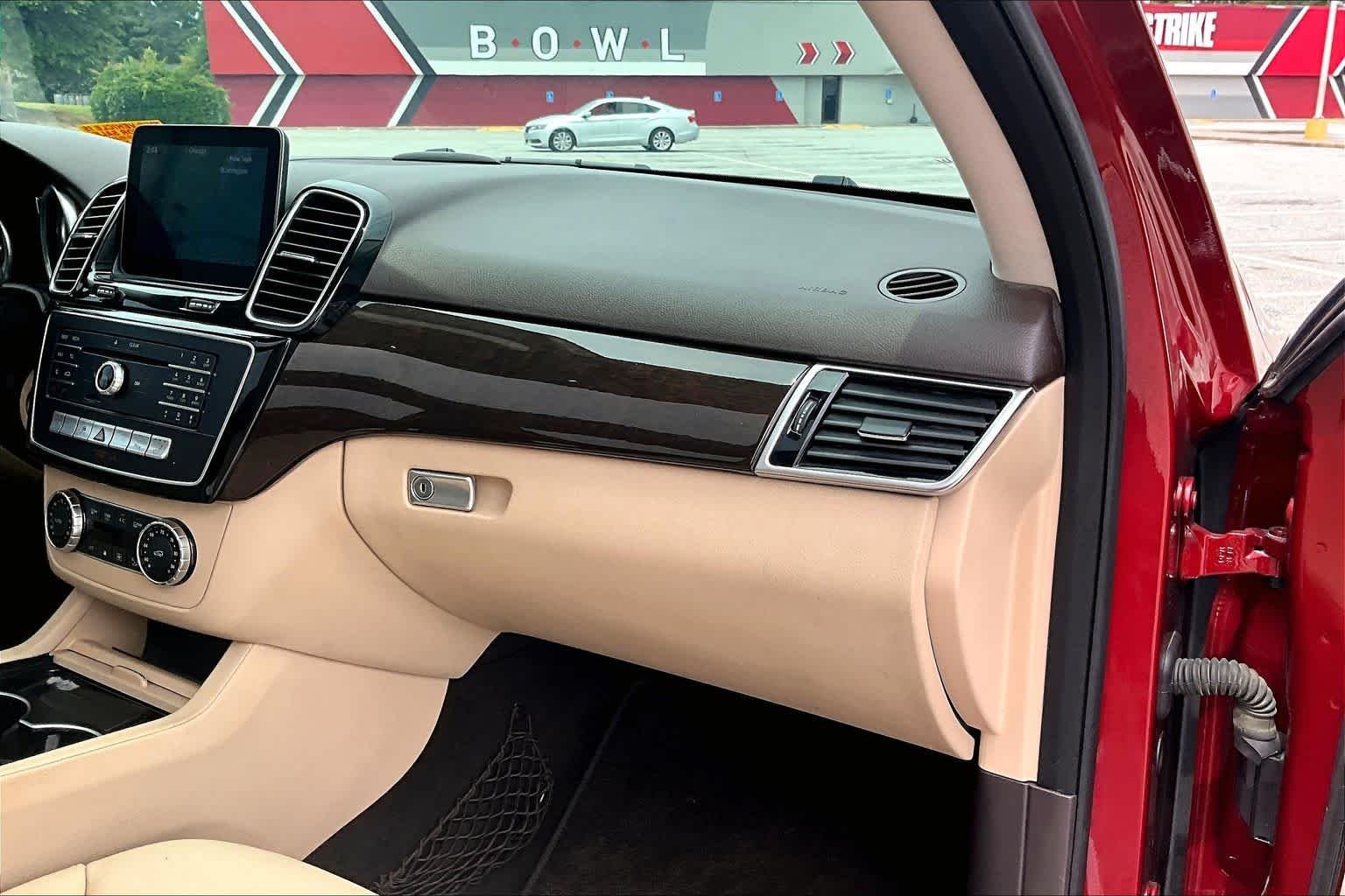 Used 2016 designo Cardinal Red Metallic Mercedes-Benz GLE 350 image 19