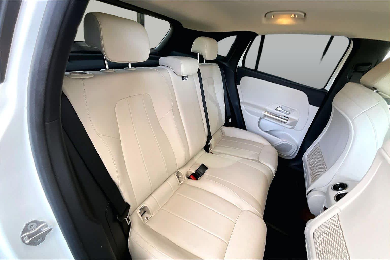 Used 2021 Polar White Mercedes-Benz GLA 250 image 20