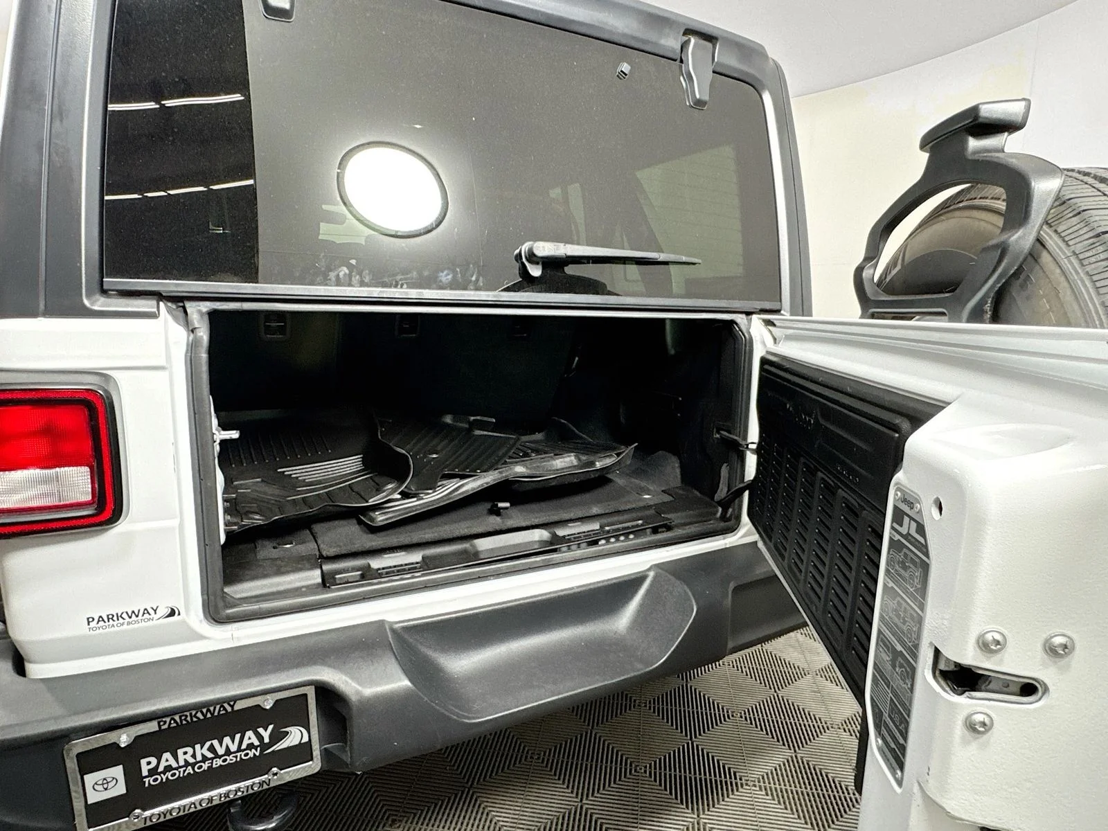 Used 2019 White Jeep Unlimited Sport S image 22