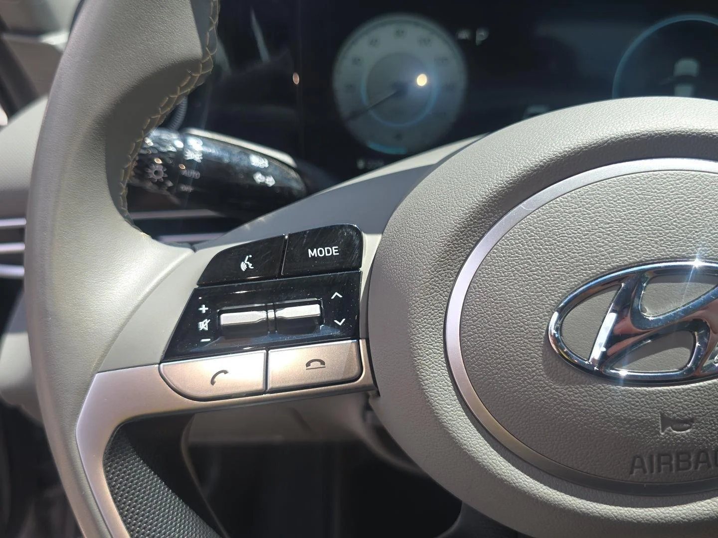 Certified Used 2023 Fluid Metal Hyundai SEL image 22