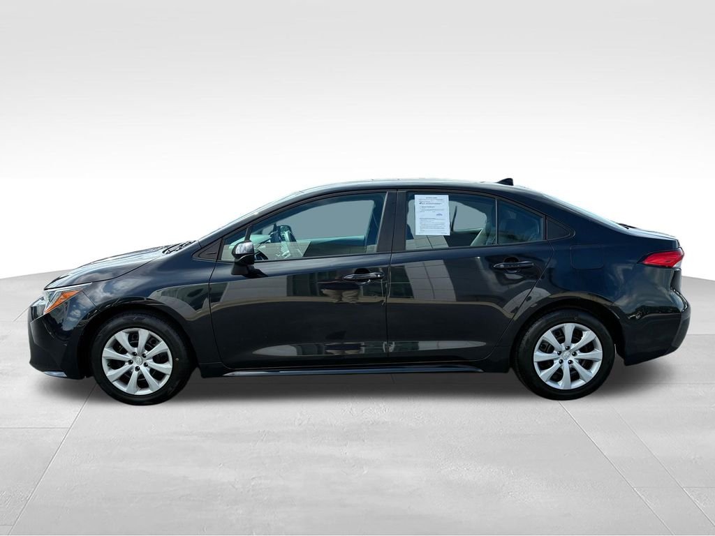 2022 Toyota Corolla LE - Photo 2
