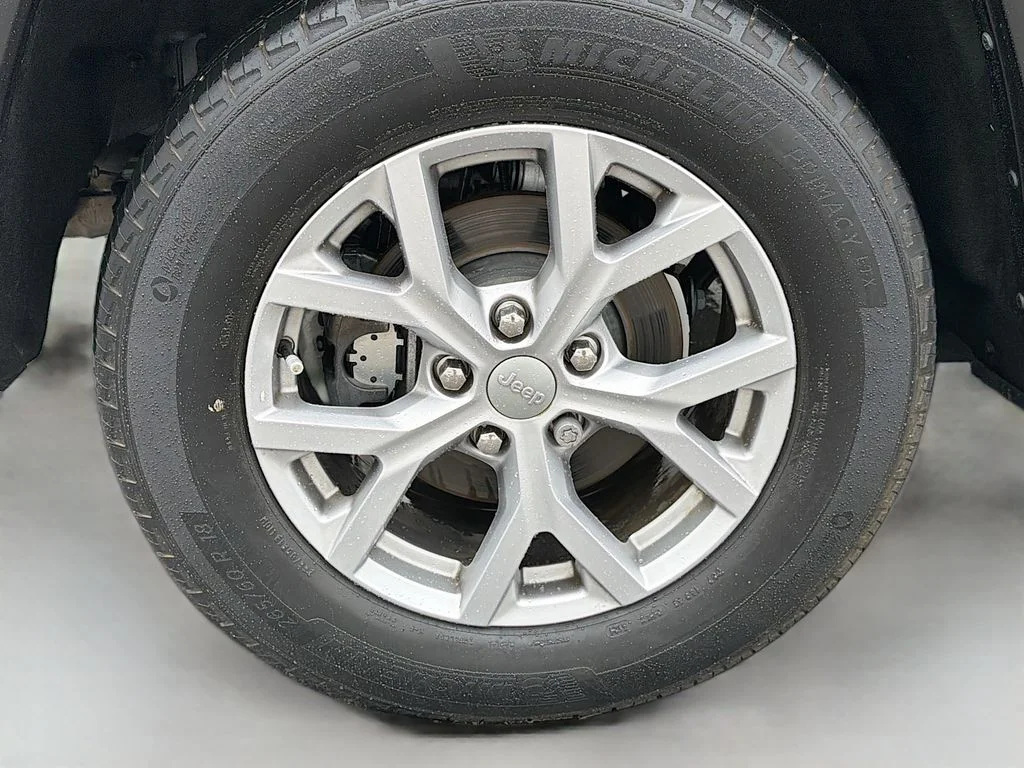 Used 2022 Gray Metallic Jeep Limited image 10
