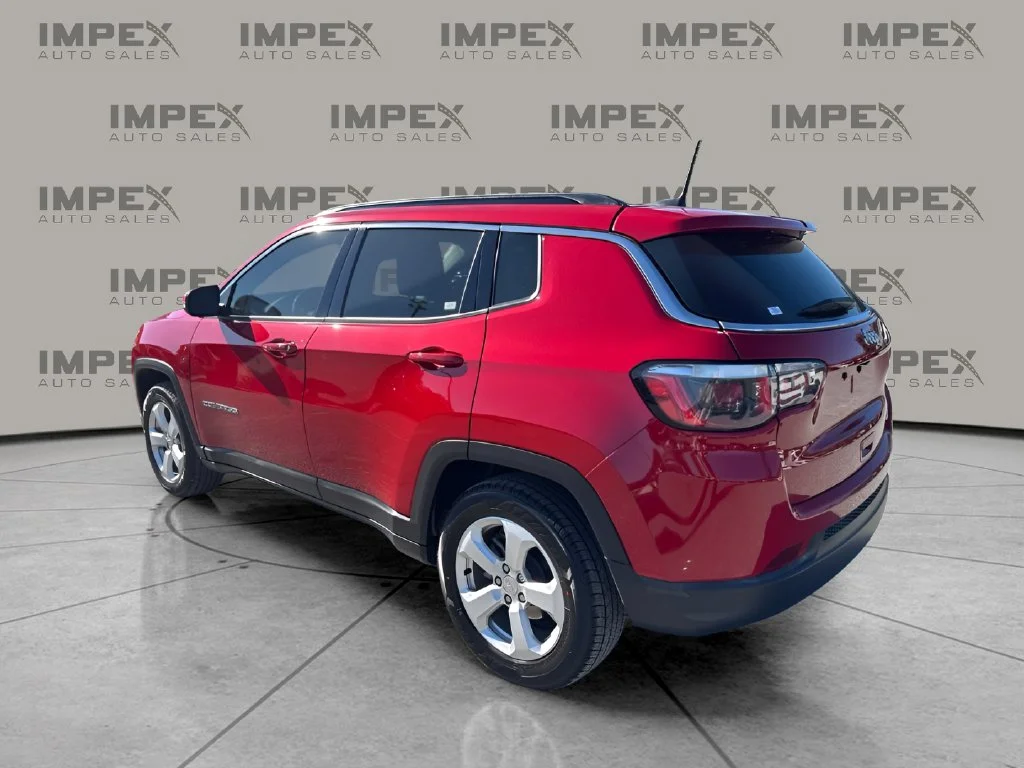 Used 2019 Red Jeep Latitude image 3