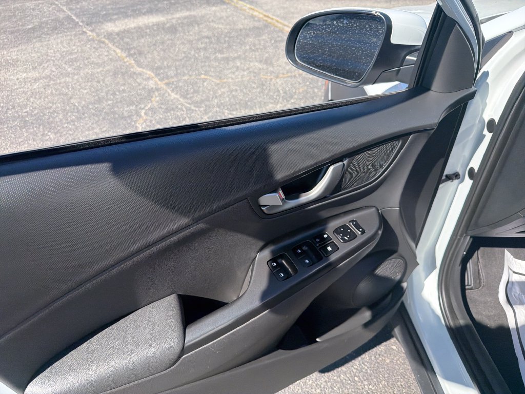 Used 2020 White Hyundai Ultimate image 11