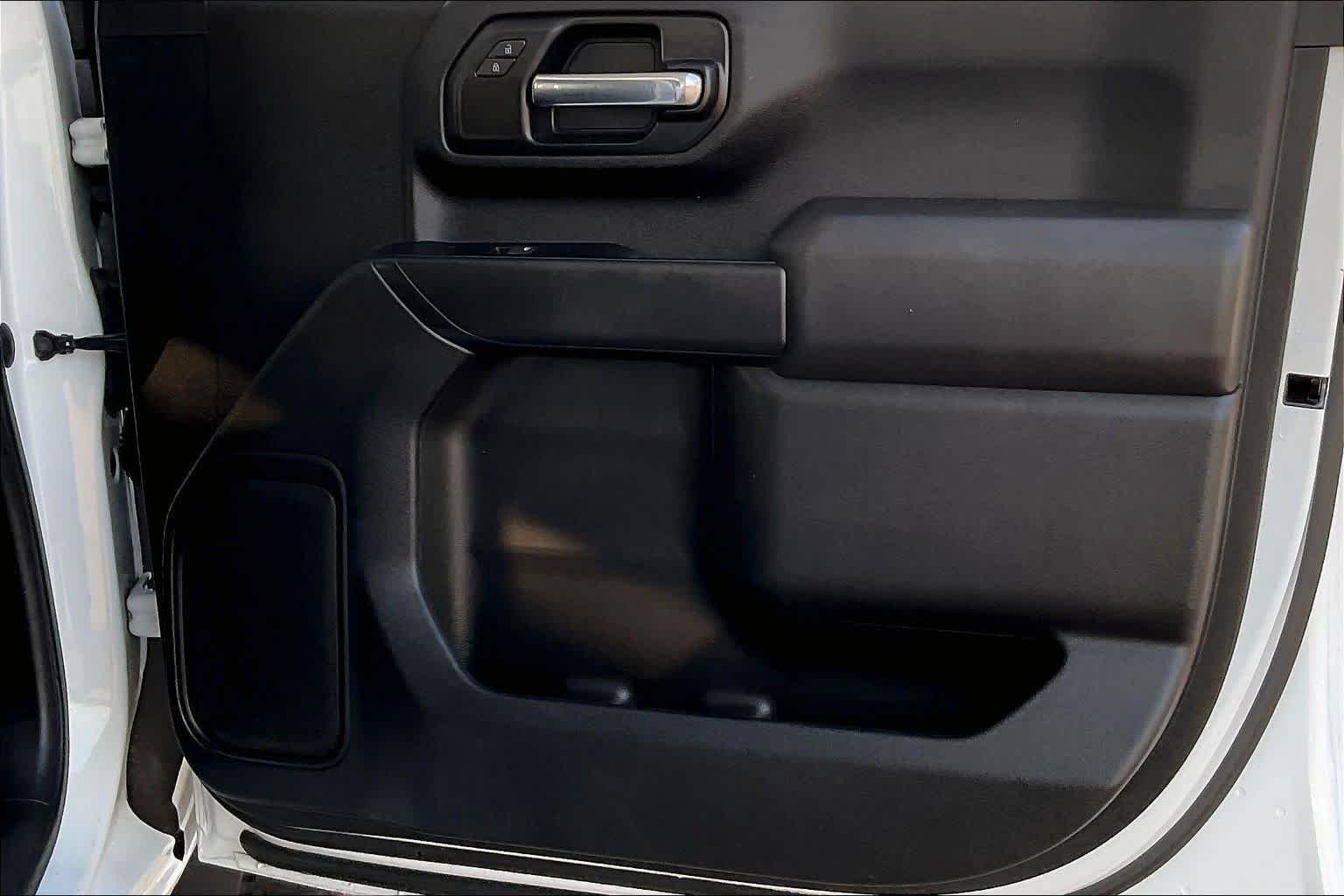 Used 2022 Summit White Chevrolet Custom image 21