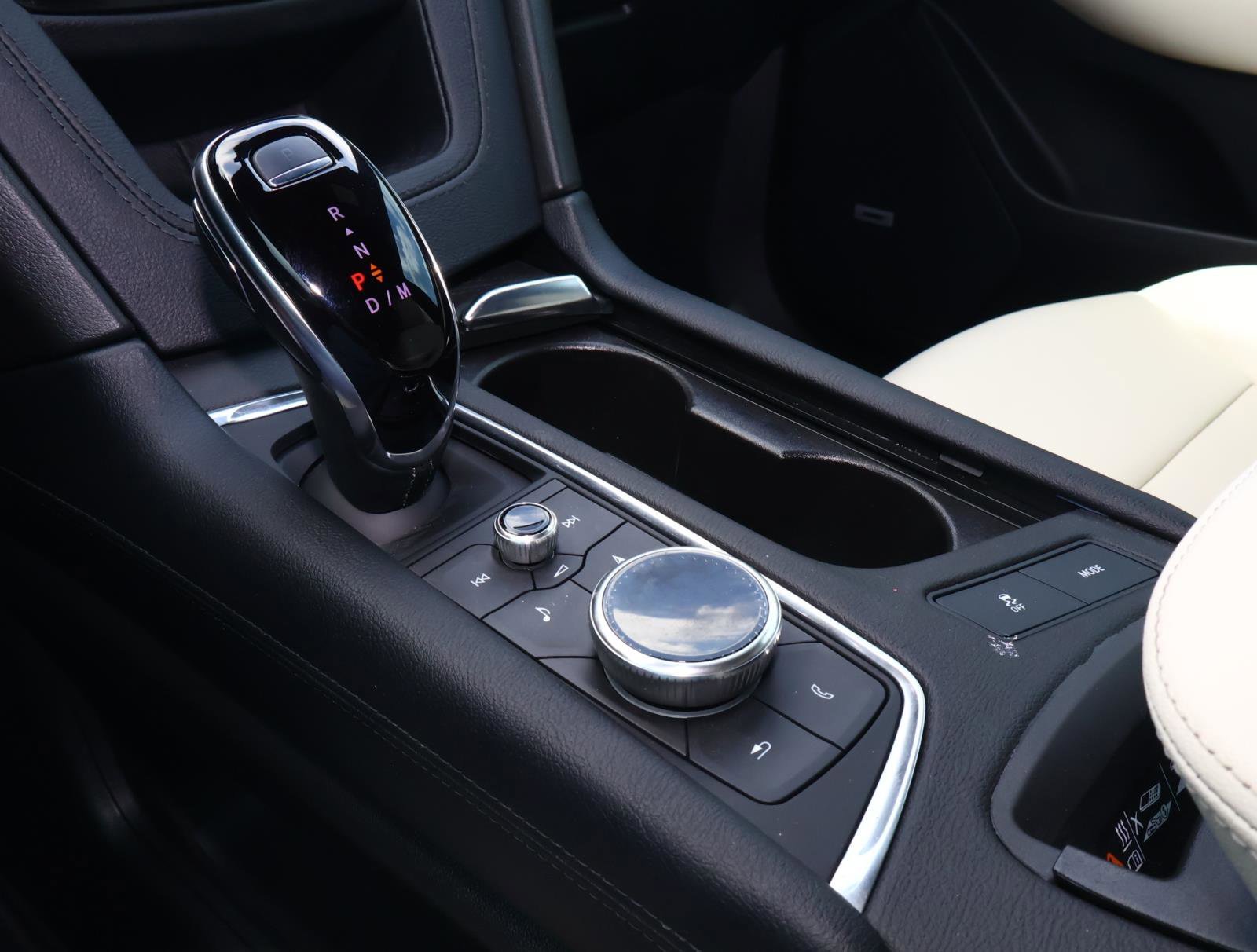 2025 Cadillac XT6 Sport - Photo 28