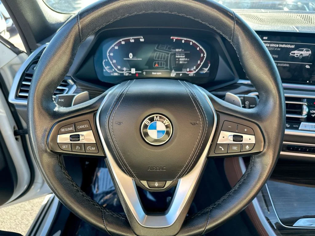Used 2023 White BMW sDrive40i image 4