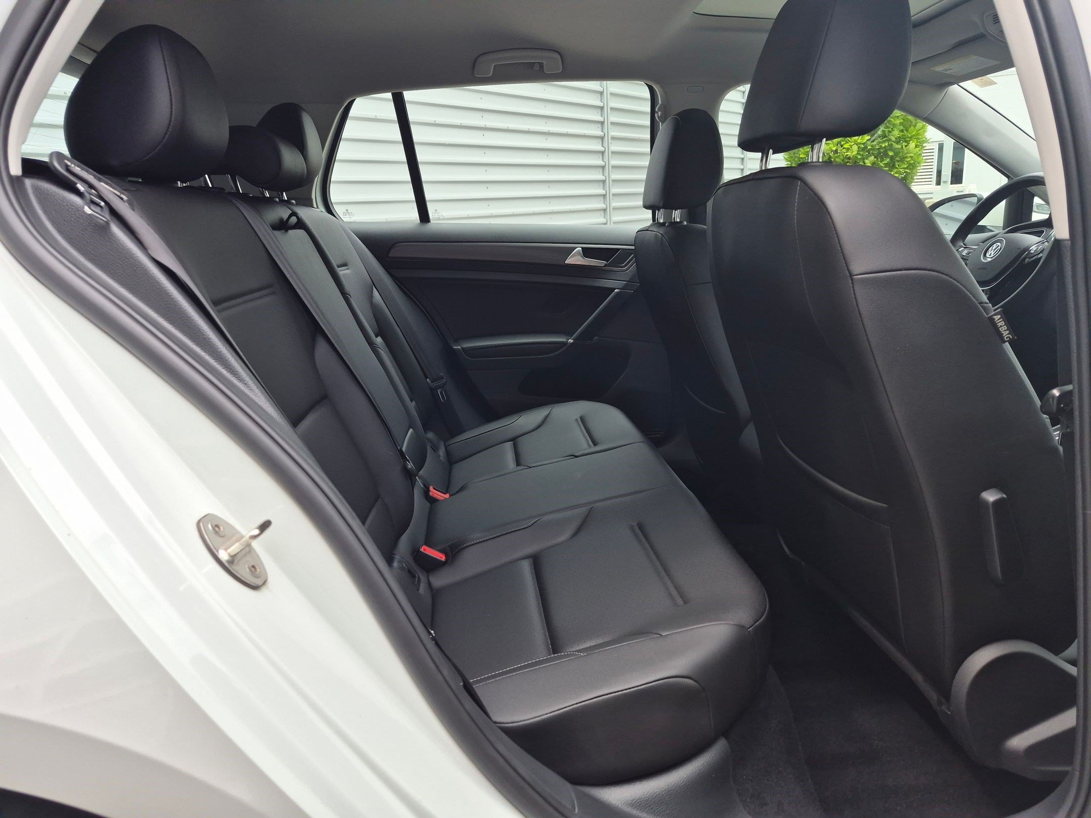 Used 2018 Pure White Volkswagen S image 25