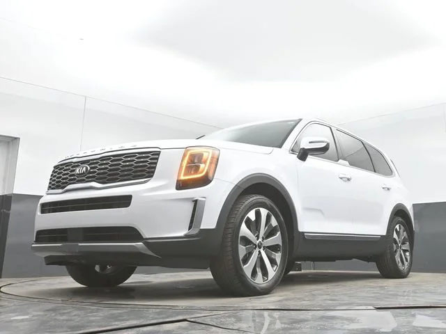 Used 2021 White Kia EX image 44