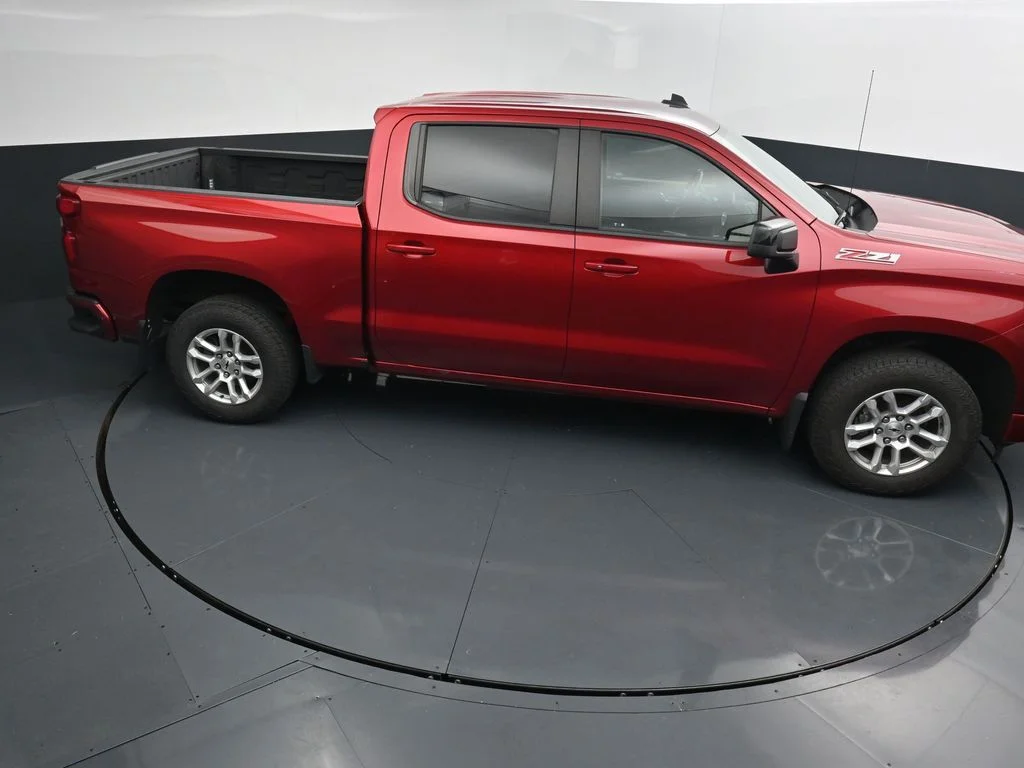 Used 2023 Red Chevrolet RST image 27