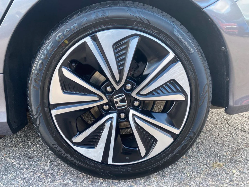 Used 2018  Honda EX-L image 32