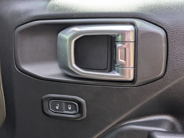 Used 2023 Green Jeep Sport S image 30