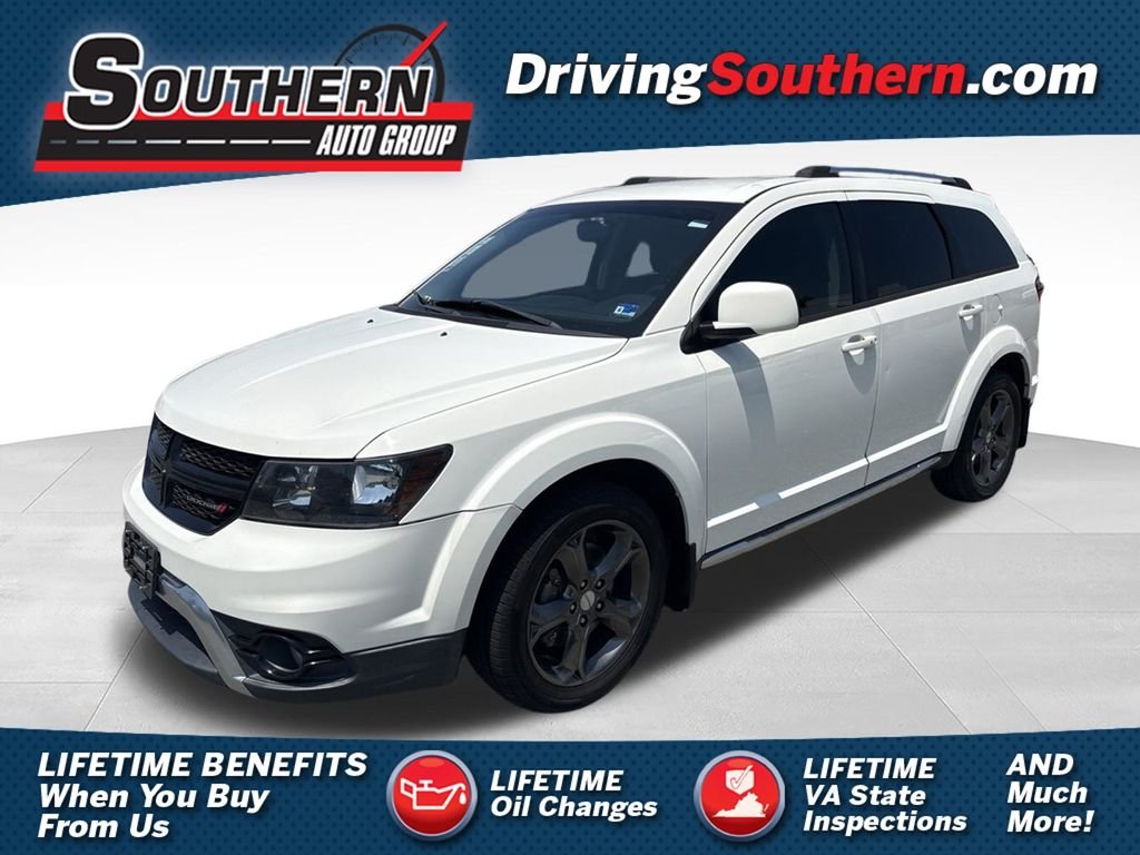 Used 2015 White Dodge Crossroad image 1