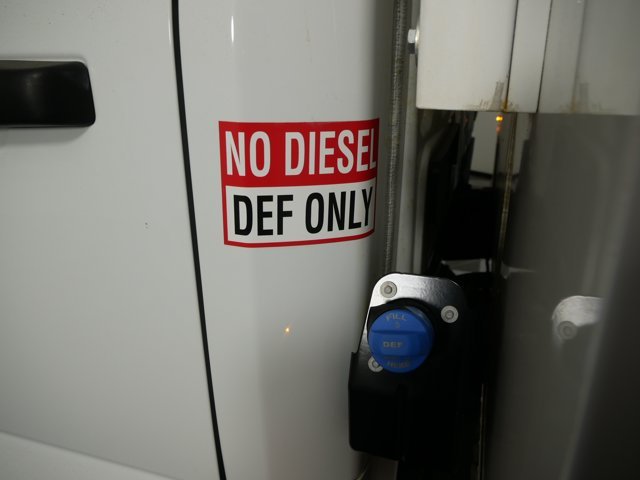 Used 2025 Oxford White Ford Crew Cab XL image 13