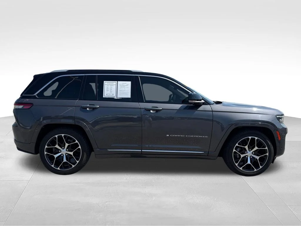 Used 2023 Gray Jeep Summit Reserve image 30