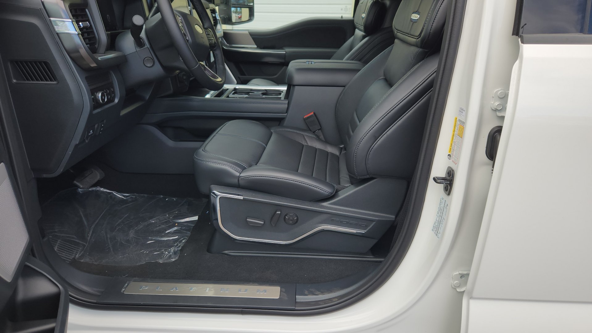 New 2026 Star White Metallic Tri-Coat Ford Platinum image 13