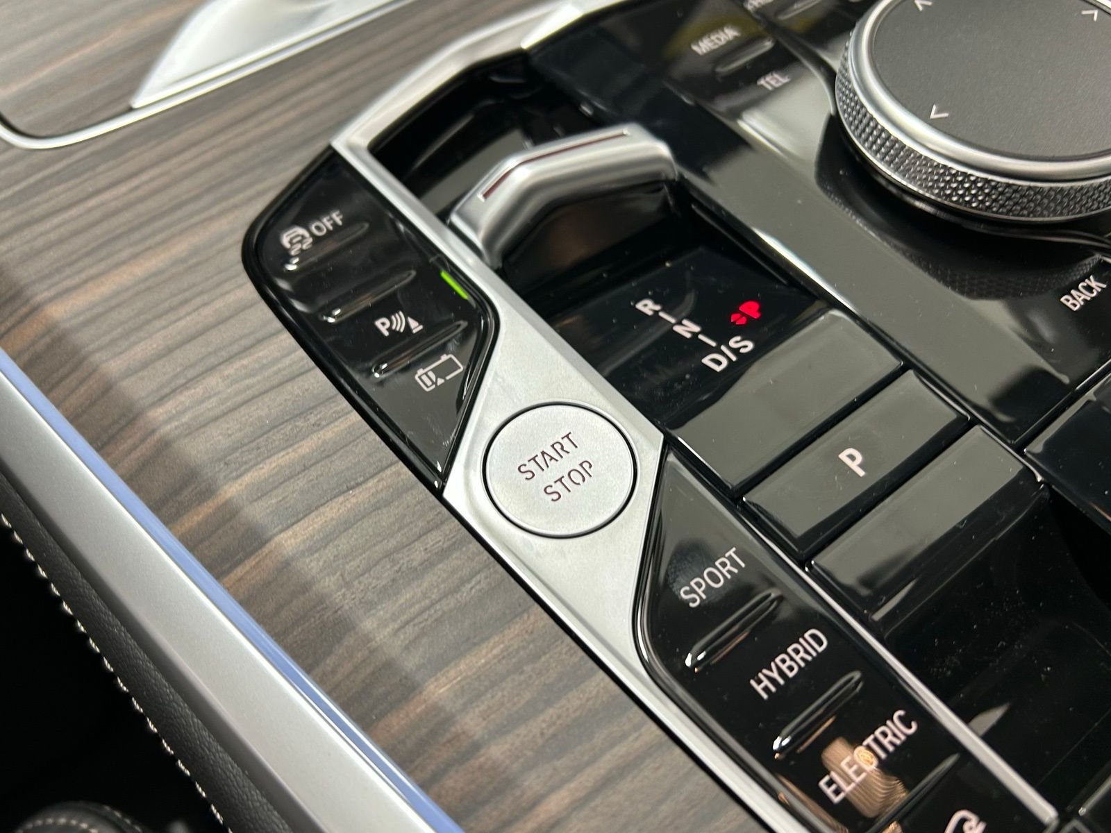 New 2026 Dravit Gray Metallic BMW xDrive50e image 21