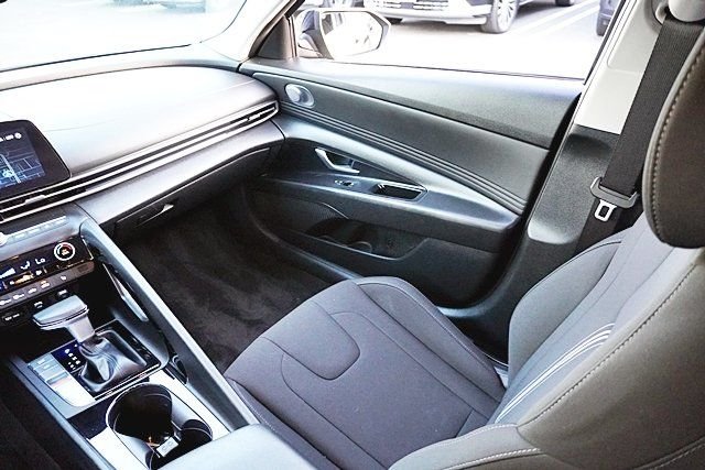 Used 2023 Black Hyundai SEL image 19