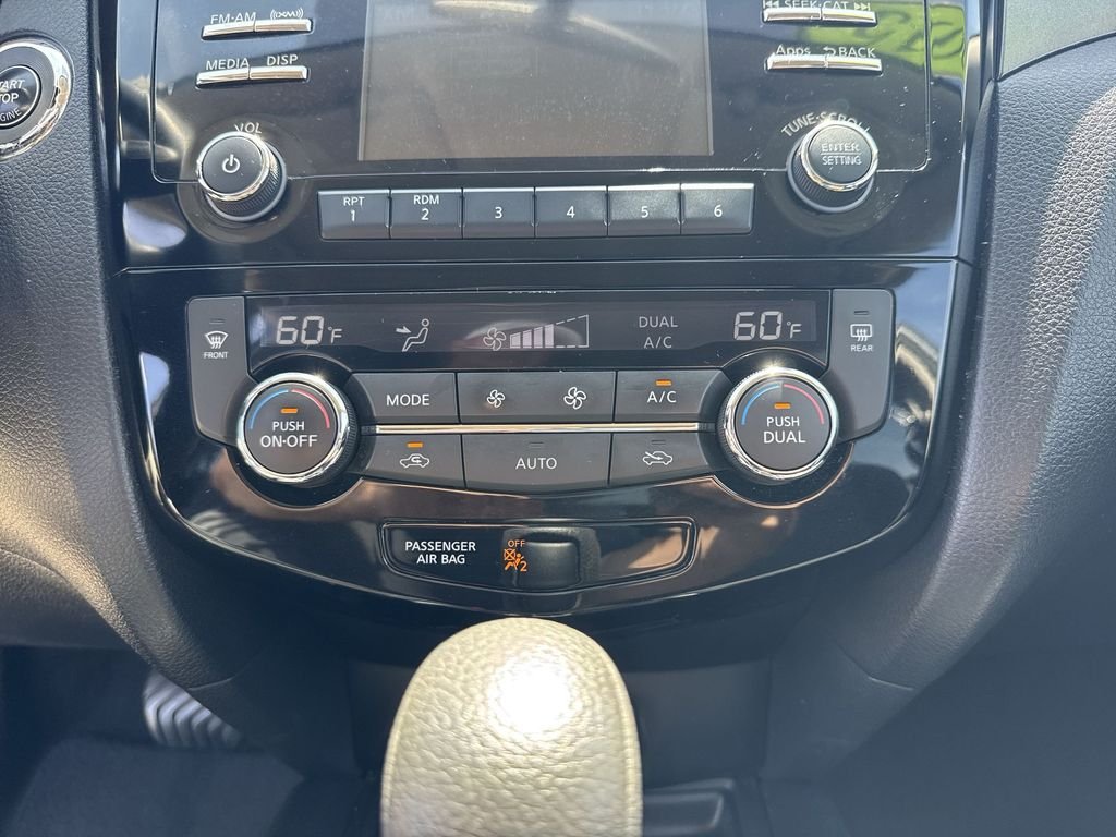 Used 2015 Gray Nissan SV image 16