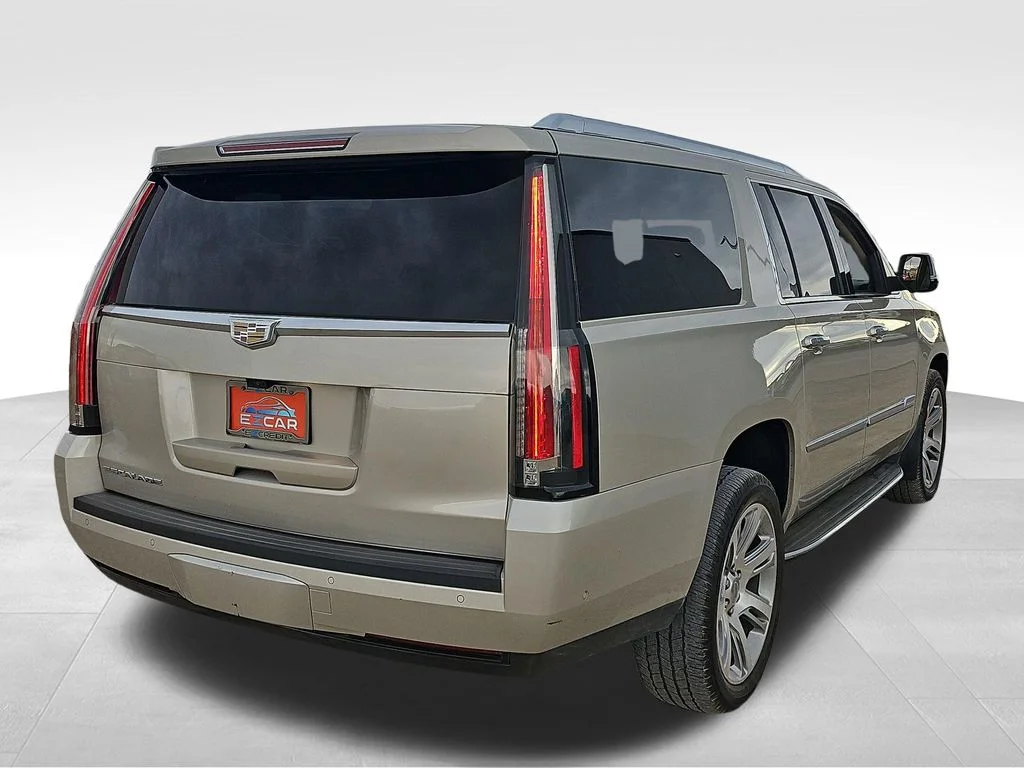 Used 2017 Silver Coast Metallic Cadillac Luxury image 13