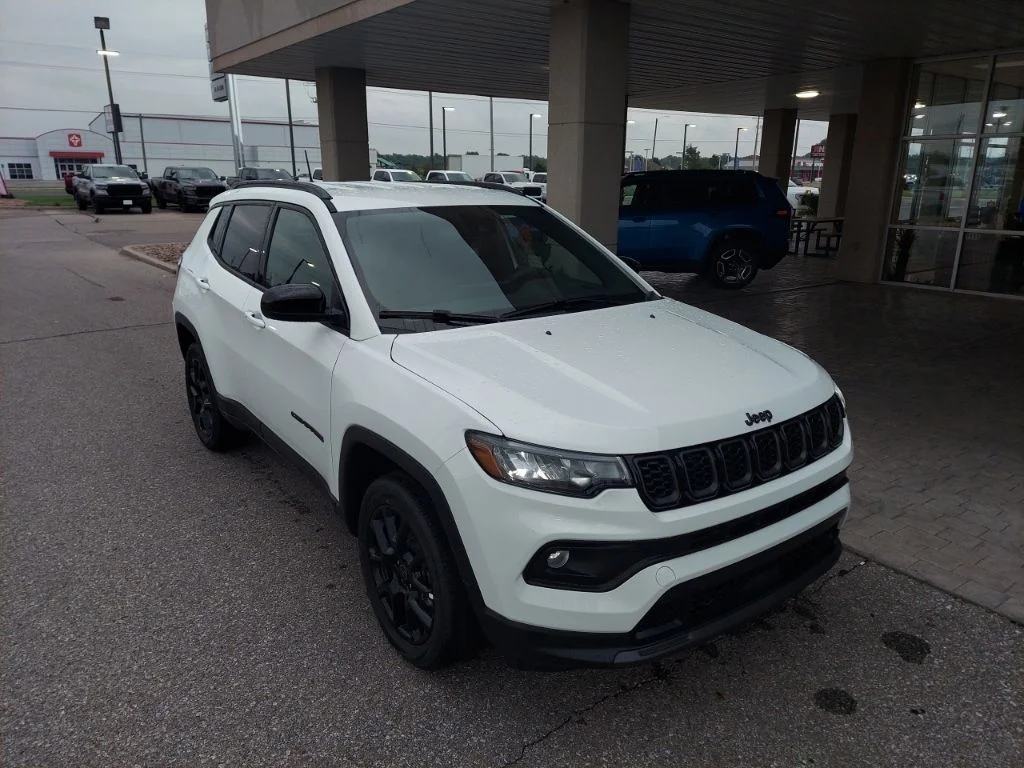 New 2026 Bright White Clearcoat Jeep Latitude image 1