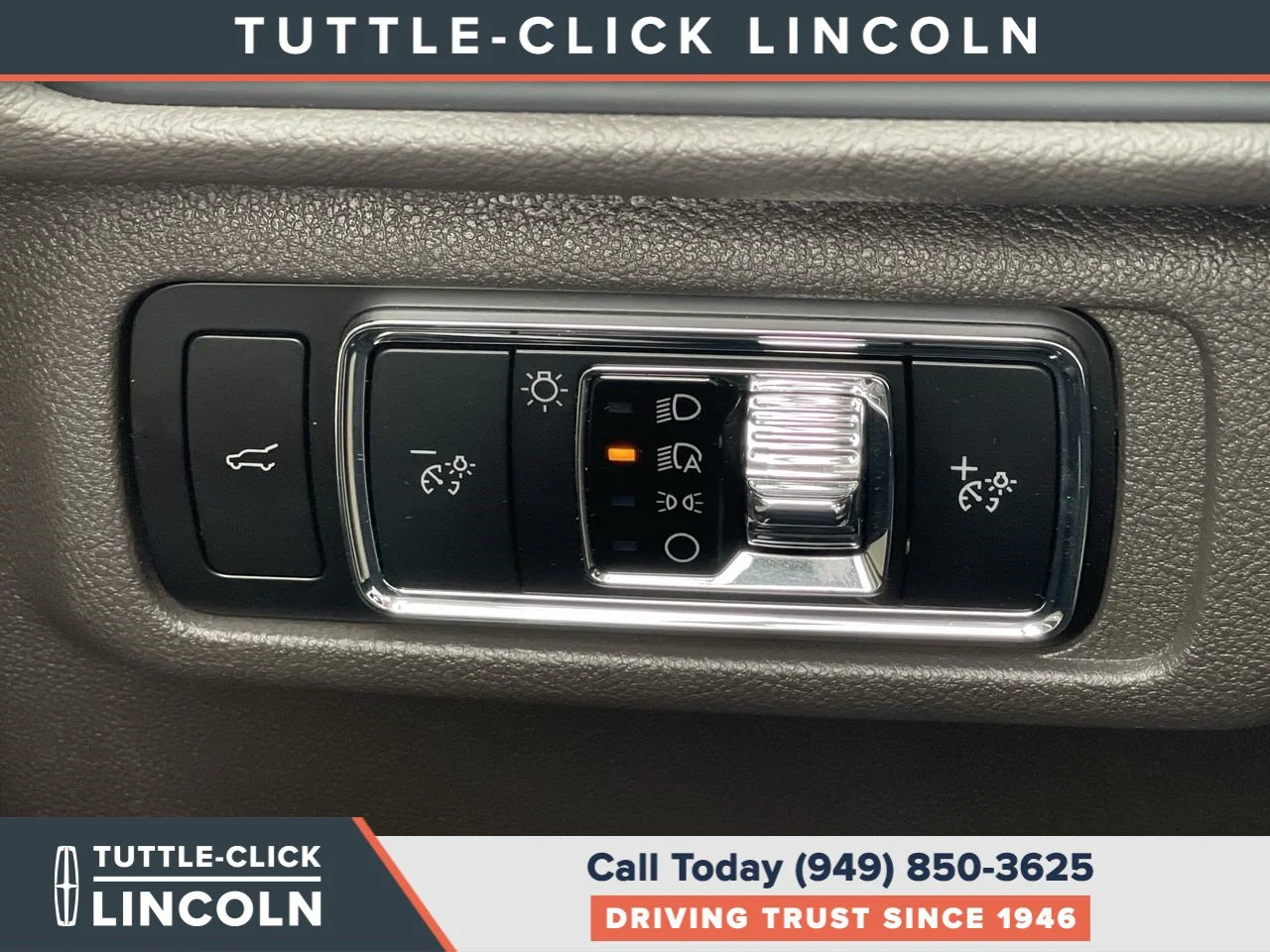 Used 2024 PRISTINE WHITE ME Lincoln Premiere image 34