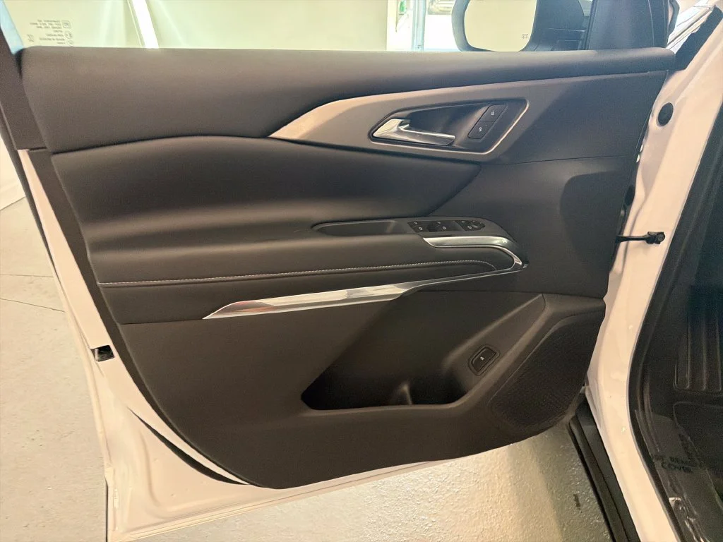 New 2027 Summit White Chevrolet LT image 12