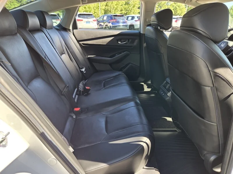Used 2025 Platinum White Pearl Honda TOURING image 17