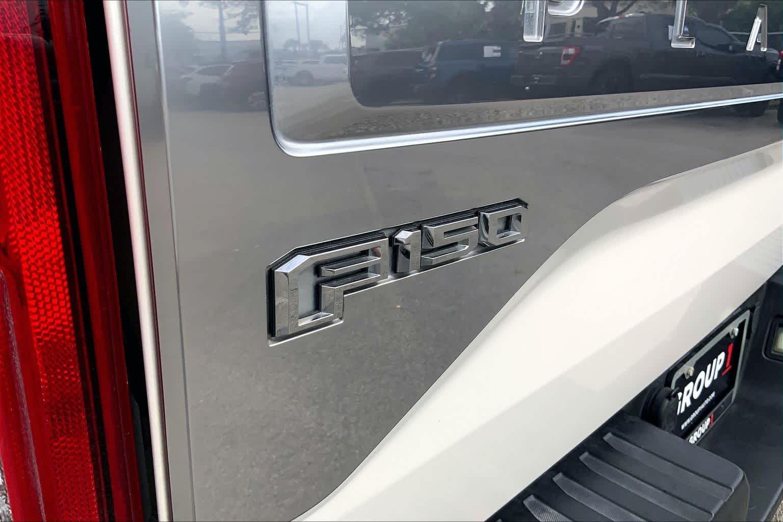 Used 2015 White Platinum Metallic Tri-Coat Ford Platinum image 27