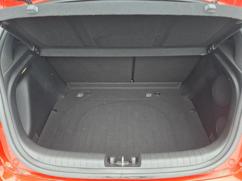 2021 Hyundai Veloster - Photo 14