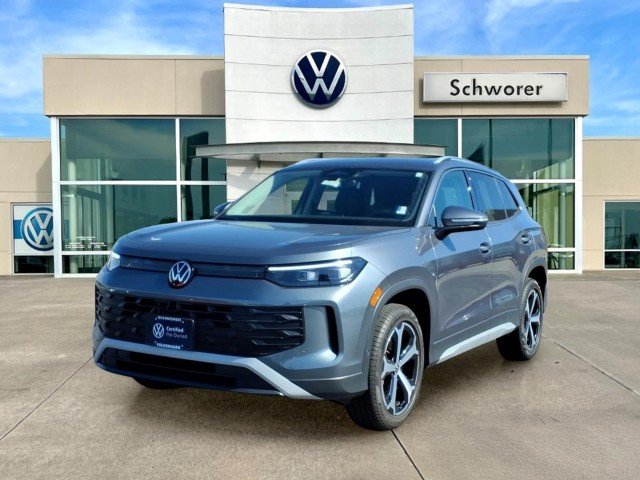Certified Used 2025 Platinum Gray Metallic Volkswagen SE image 2