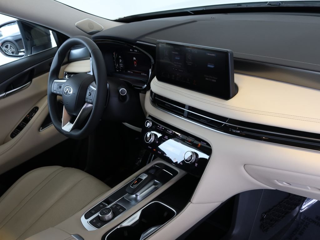 Used 2023 White INFINITI LUXE image 48