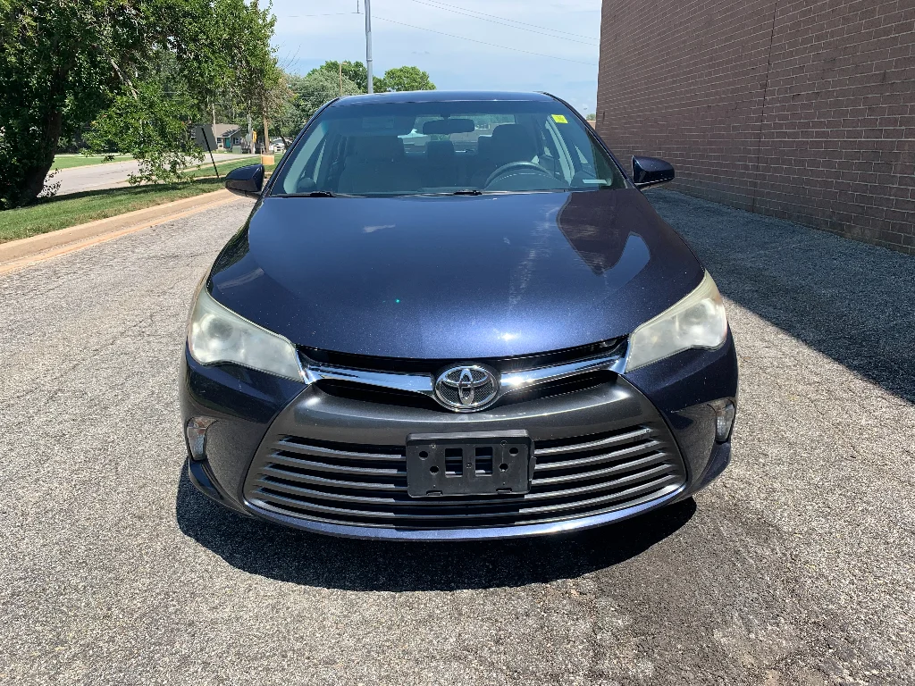 Used 2016 Blue Crush Metallic Toyota LE image 8