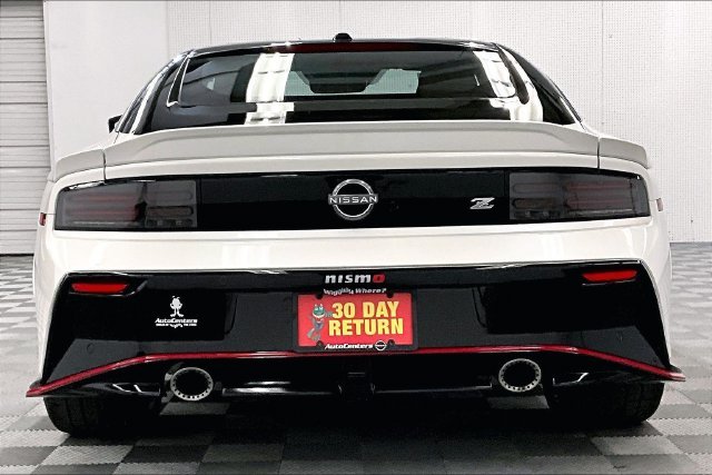 New 2027 Pearl White TriCoat/ Super Black Two Tone Nissan NISMO image 5