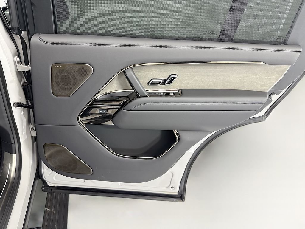 New 2026 Borasco Grey LAND ROVER SV Signature Suite image 26