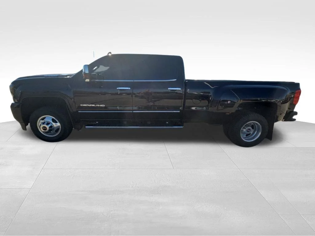 Used 2018 Black GMC Denali image 2