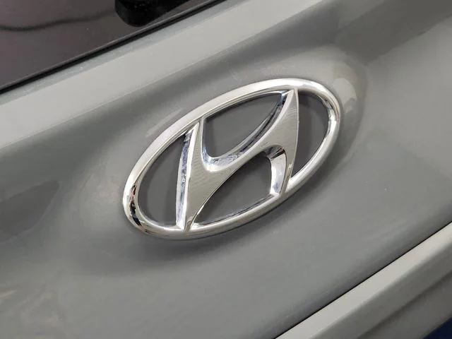 Used 2023 Silver Hyundai SEL image 9